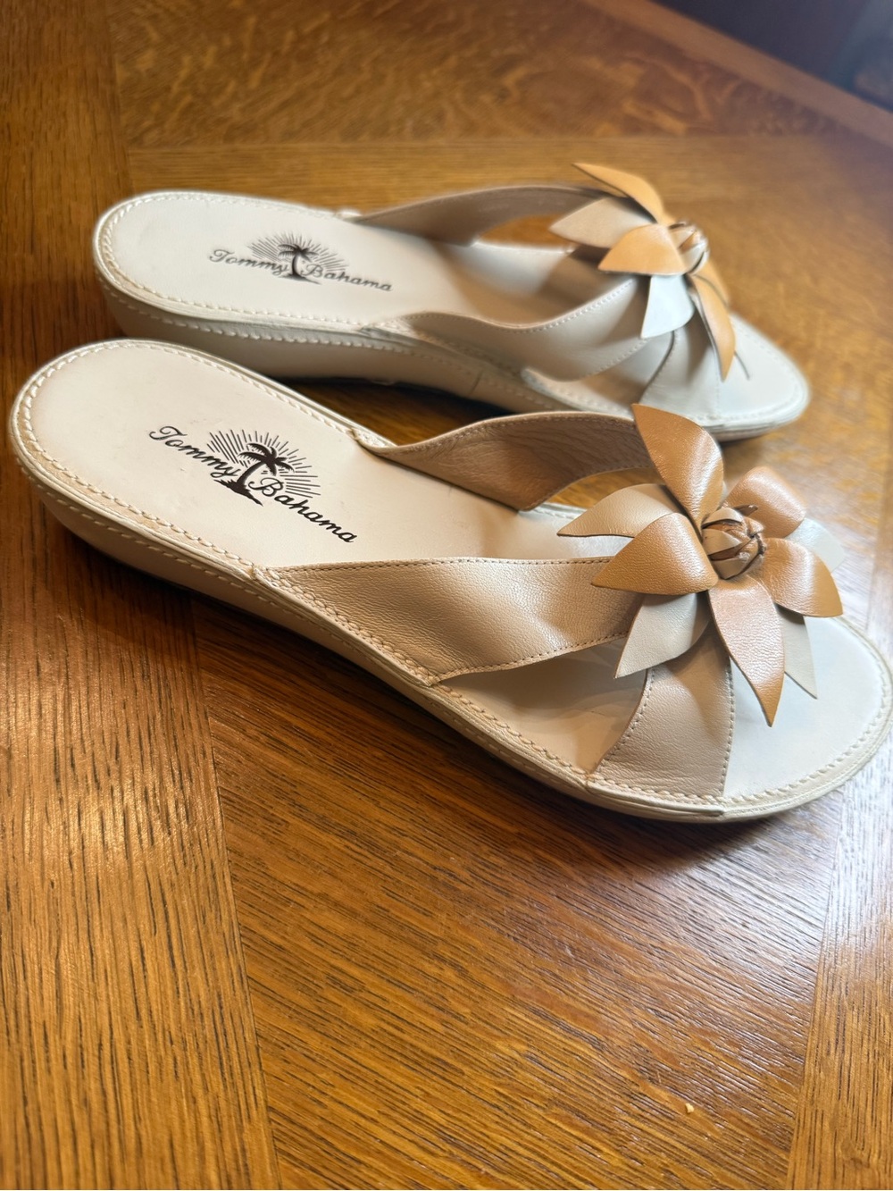 Tommy Bahama Sakura Two-Tone Tan & White Floral Leather Wedge Sandals - Picture 4 of 6